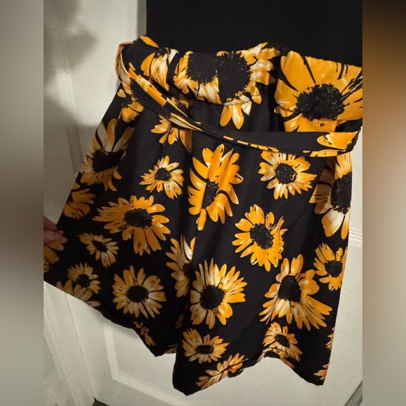 Sunflower Romper 🌼 - Picture 2 of 6